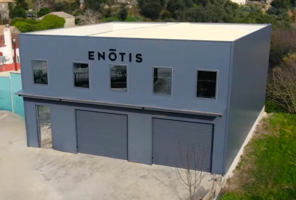 Σύγχρονες κατασκευές μεταλλικών κτιρίων με επικάλυψη πάνελ στην Κέρκυρα.