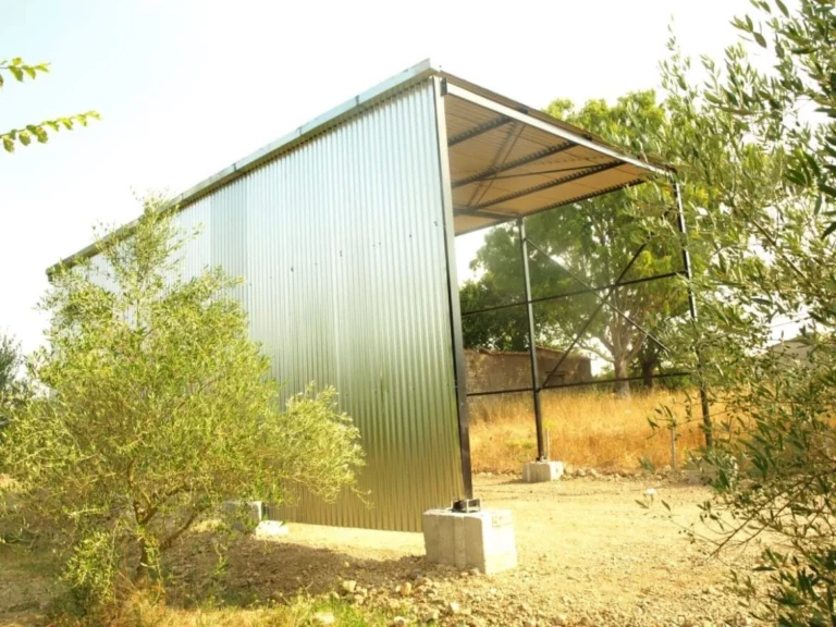 Μεταλλικό υπόστεγο για φύλαξη αγροτικών μηχανημάτων, συνεργεία και άλλες χρήσεις